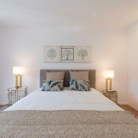 Lovelystay - Downtown Balcony Apartment With Free Parking Porto Luaran gambar