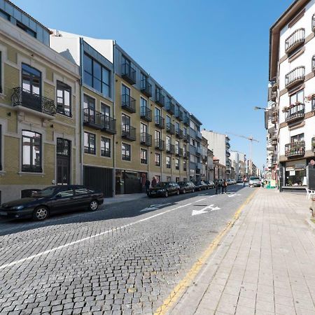 Lovelystay - Downtown Balcony Apartment With Free Parking Porto Luaran gambar