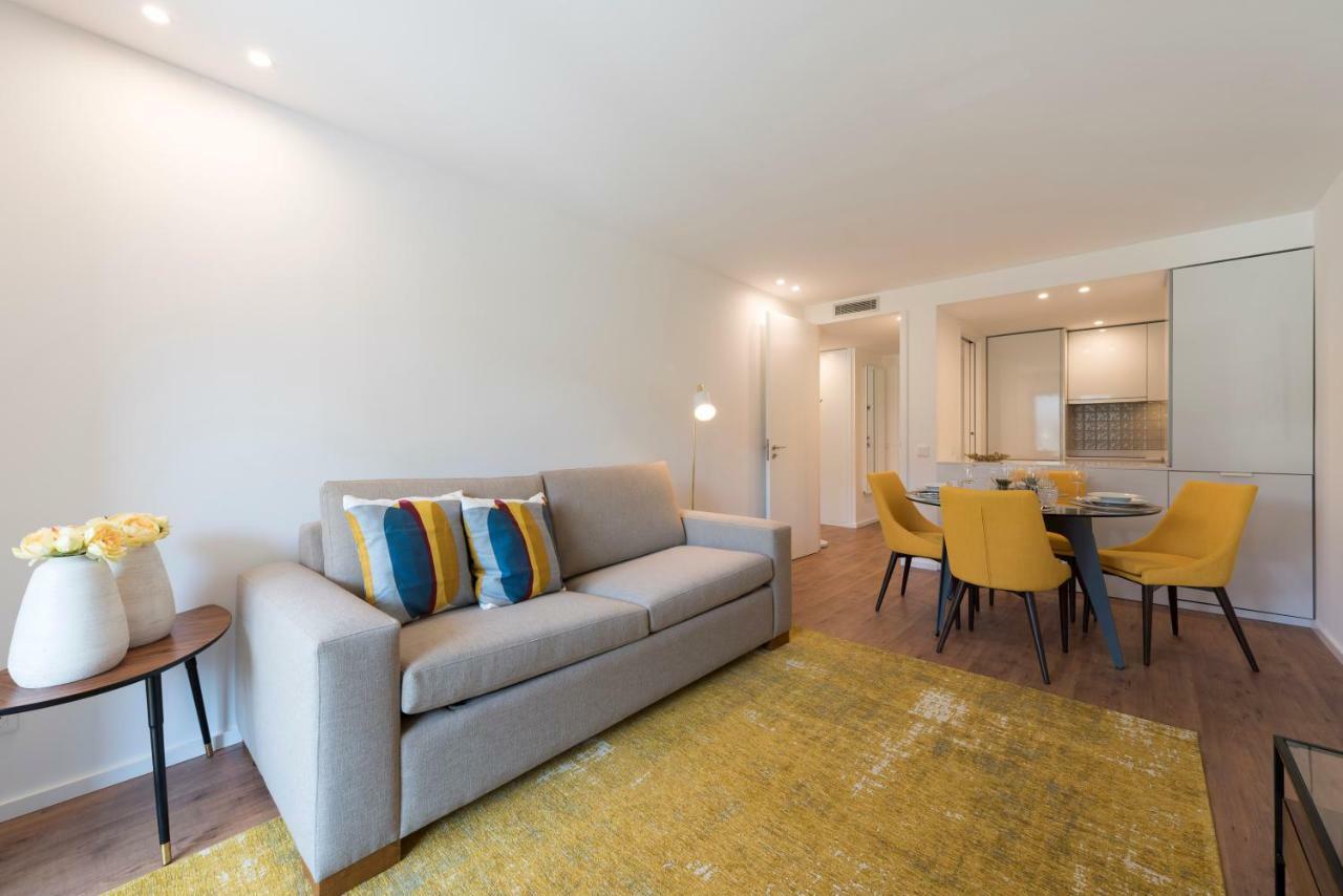 Lovelystay - Downtown Balcony Apartment With Free Parking Porto Luaran gambar