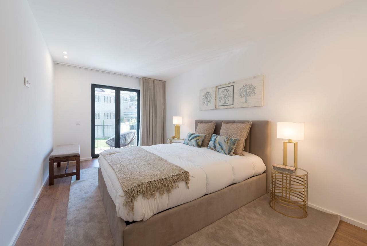 Lovelystay - Downtown Balcony Apartment With Free Parking Porto Luaran gambar