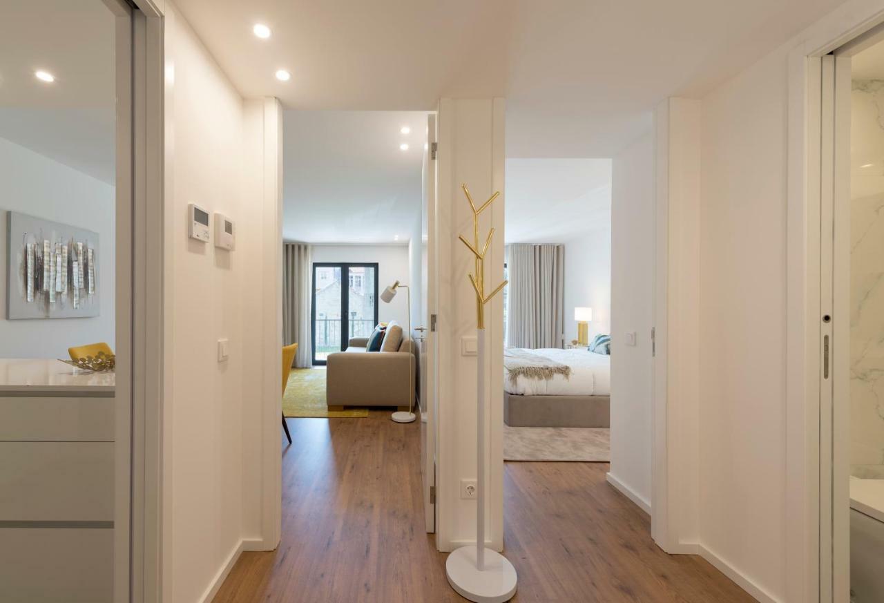 Lovelystay - Downtown Balcony Apartment With Free Parking Porto Luaran gambar