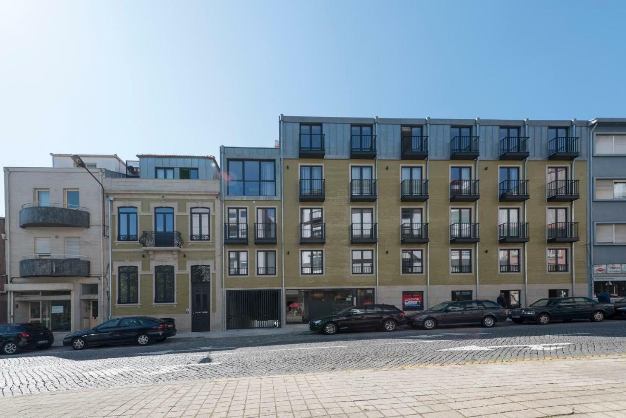 Lovelystay - Downtown Balcony Apartment With Free Parking Porto Luaran gambar