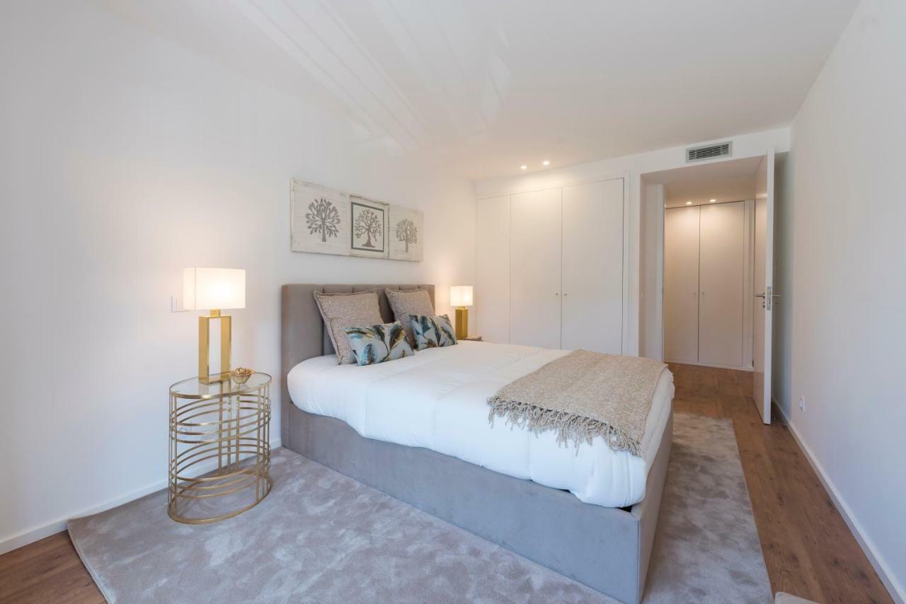 Lovelystay - Downtown Balcony Apartment With Free Parking Porto Luaran gambar