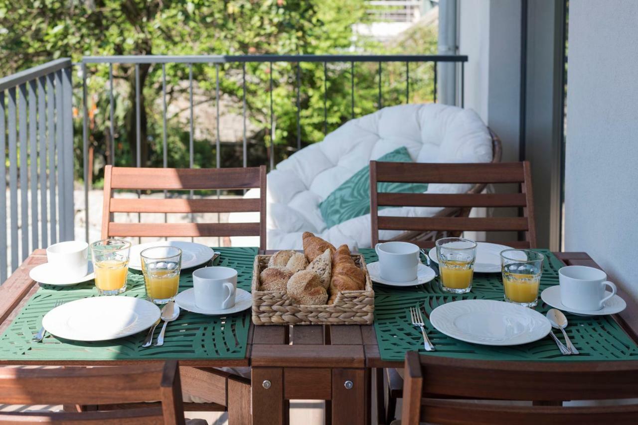 Lovelystay - Downtown Balcony Apartment With Free Parking Porto Luaran gambar