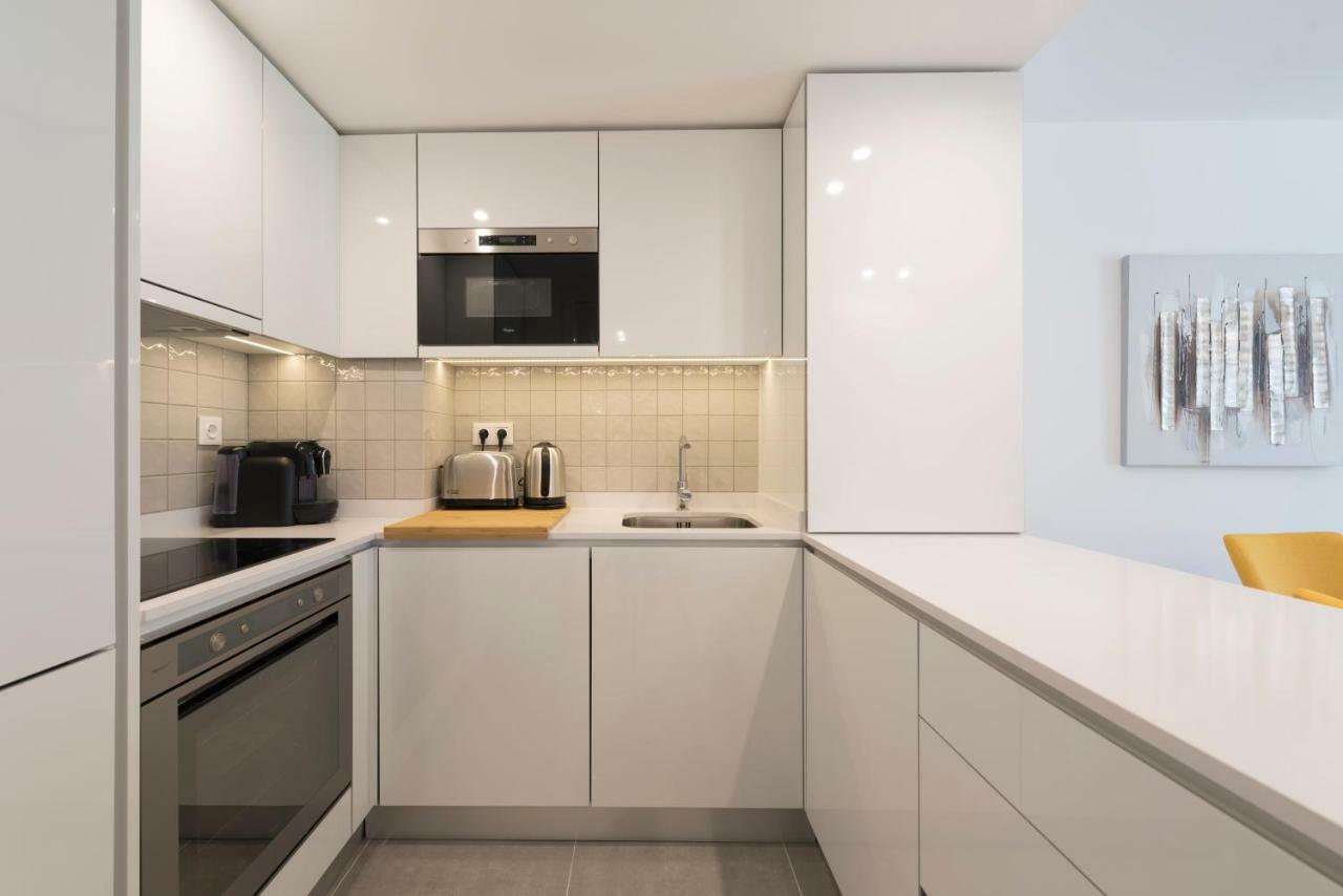 Lovelystay - Downtown Balcony Apartment With Free Parking Porto Luaran gambar
