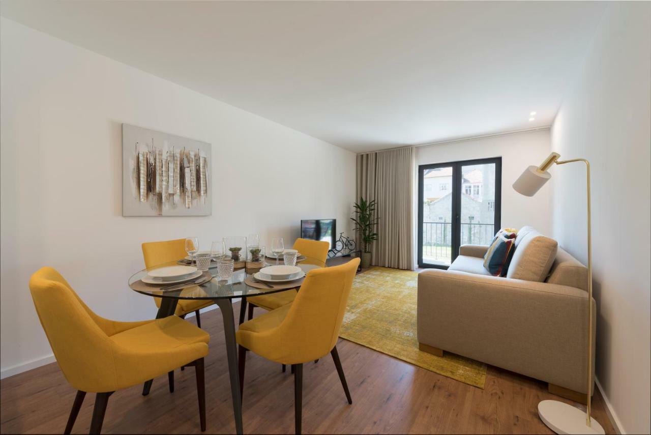 Lovelystay - Downtown Balcony Apartment With Free Parking Porto Luaran gambar