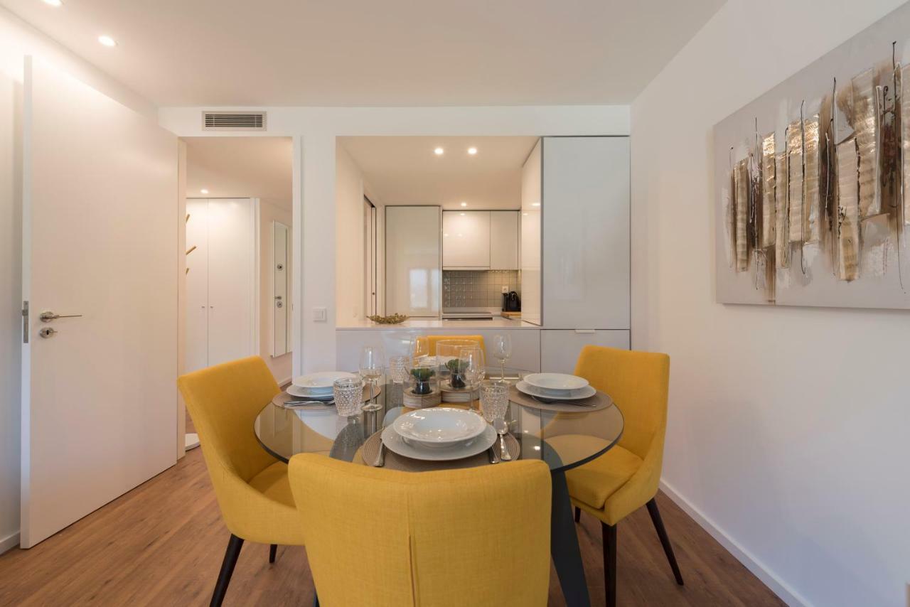 Lovelystay - Downtown Balcony Apartment With Free Parking Porto Luaran gambar