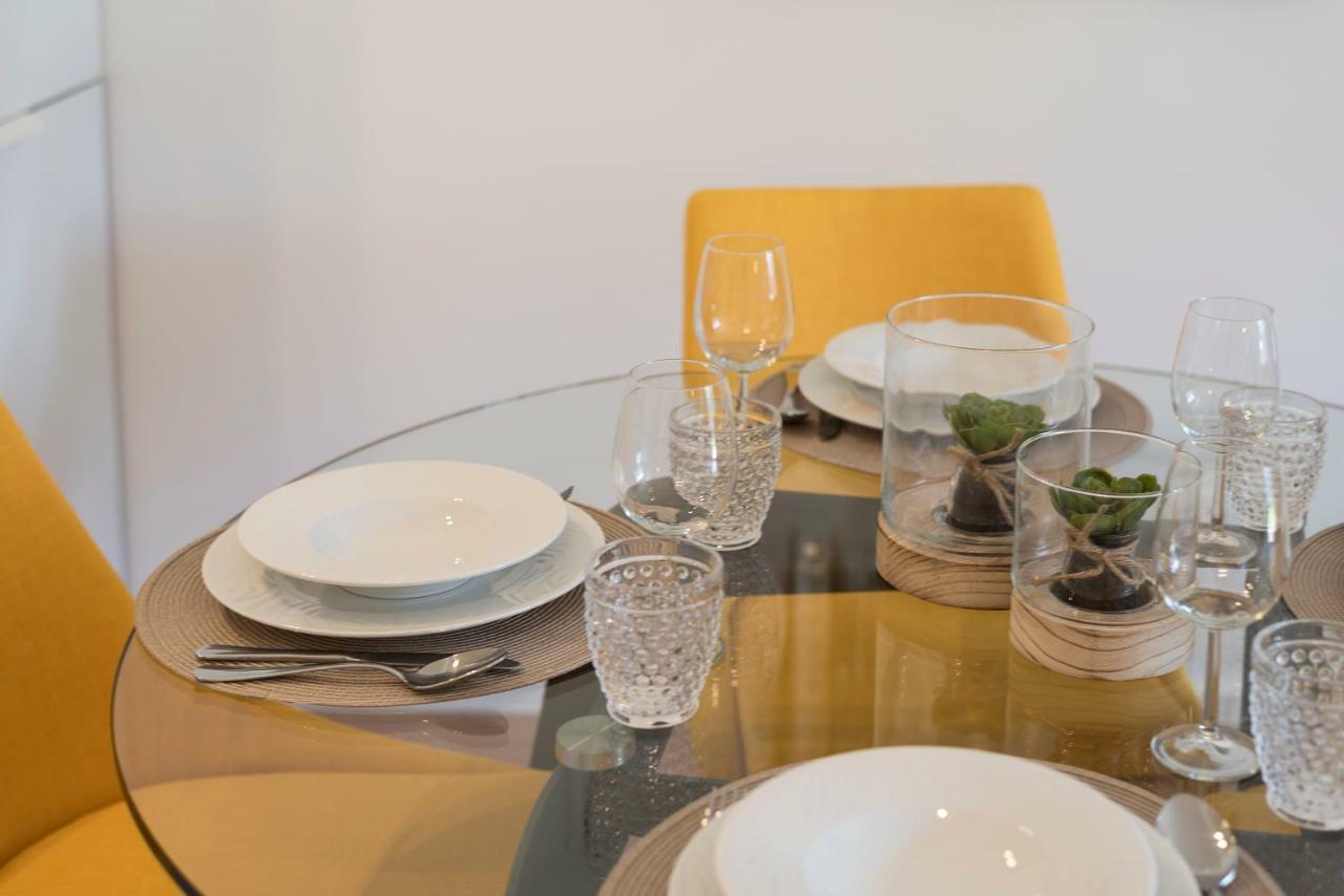 Lovelystay - Downtown Balcony Apartment With Free Parking Porto Luaran gambar